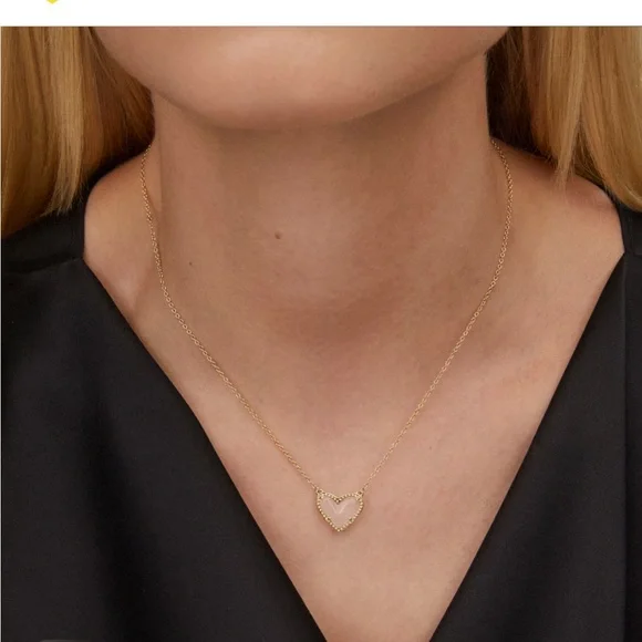 NWT Kendra Scott Ari Heart Gold Pendant Necklace in Rose Quartz - Picture 2 of 7